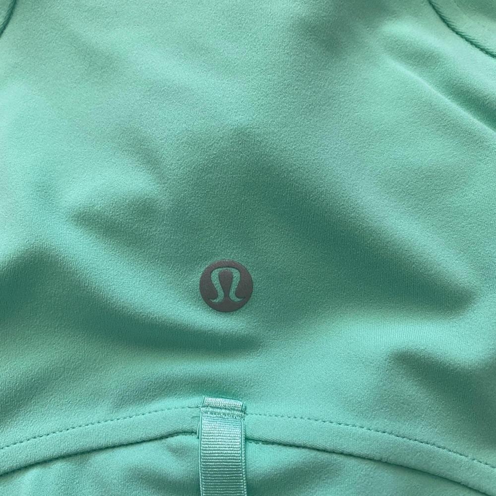 ✨SOLD✨NWT Lululemon Nulu Cropped Define Jacket! - Picture 4 of 5